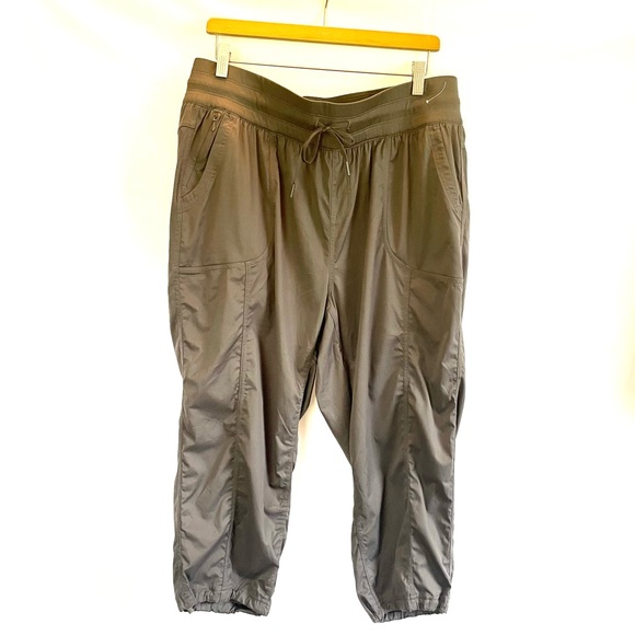 New The North Face Plus Size1x Women’s Active Capri Graphite Grey Aphrdit 1x NWT - Picture 1 of 12